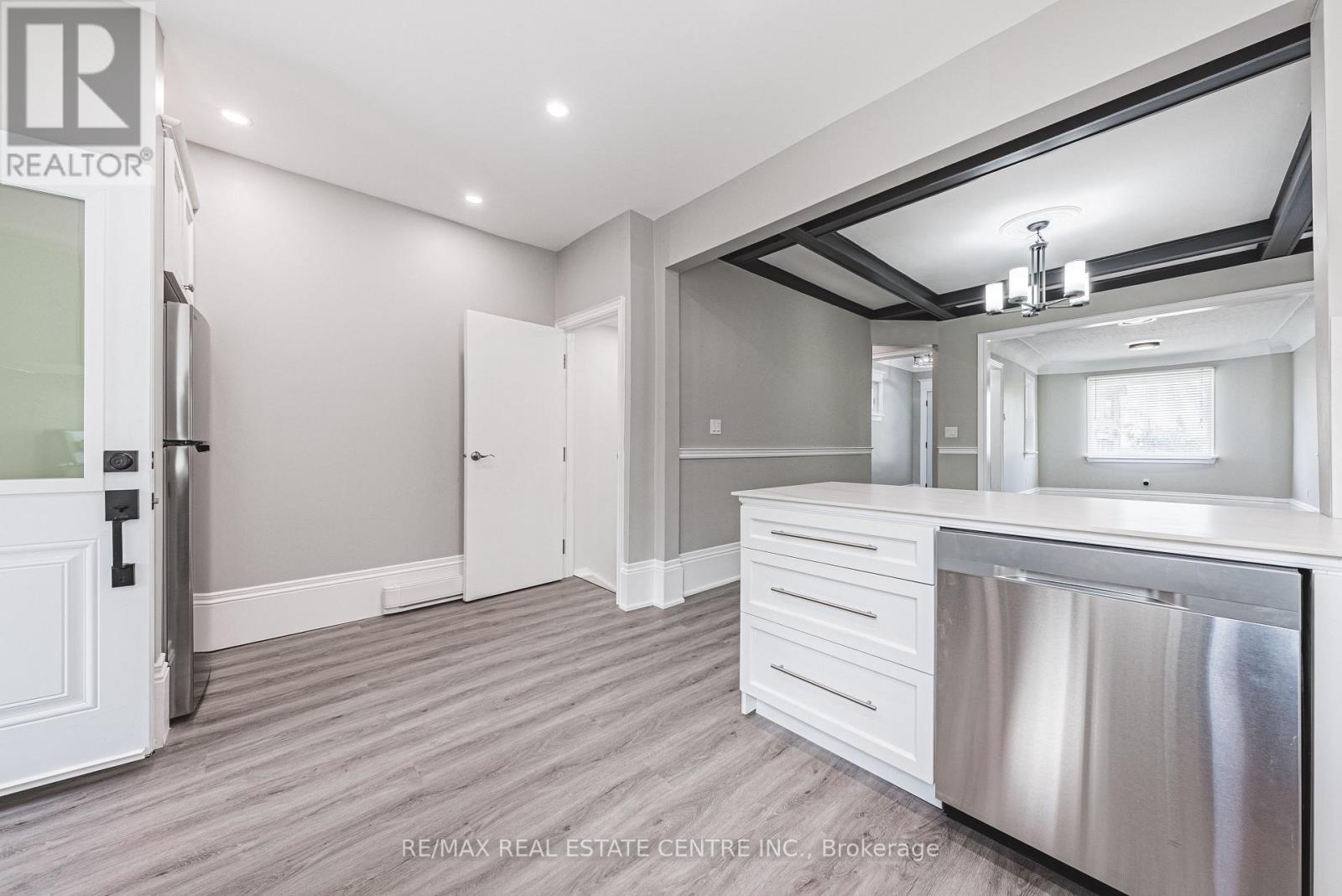 354 Cumberland Avenue, Hamilton, Ontario  L8M 2A2 - Photo 12 - X12536126