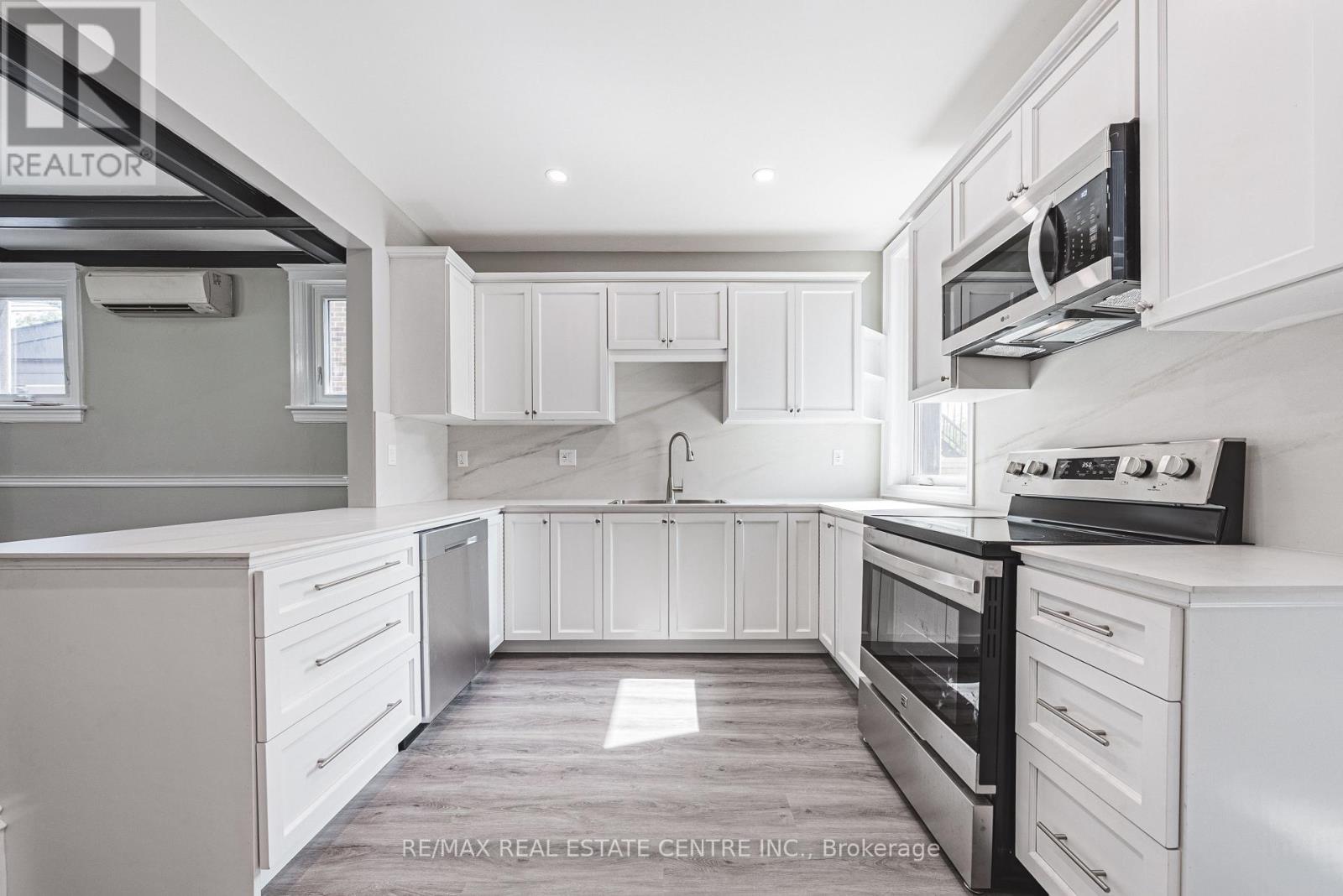 354 Cumberland Avenue, Hamilton, Ontario  L8M 2A2 - Photo 13 - X12536126