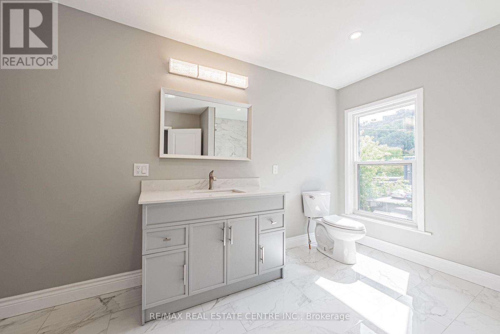 354 Cumberland Avenue, Hamilton, Ontario  L8M 2A2 - Photo 18 - X12536126