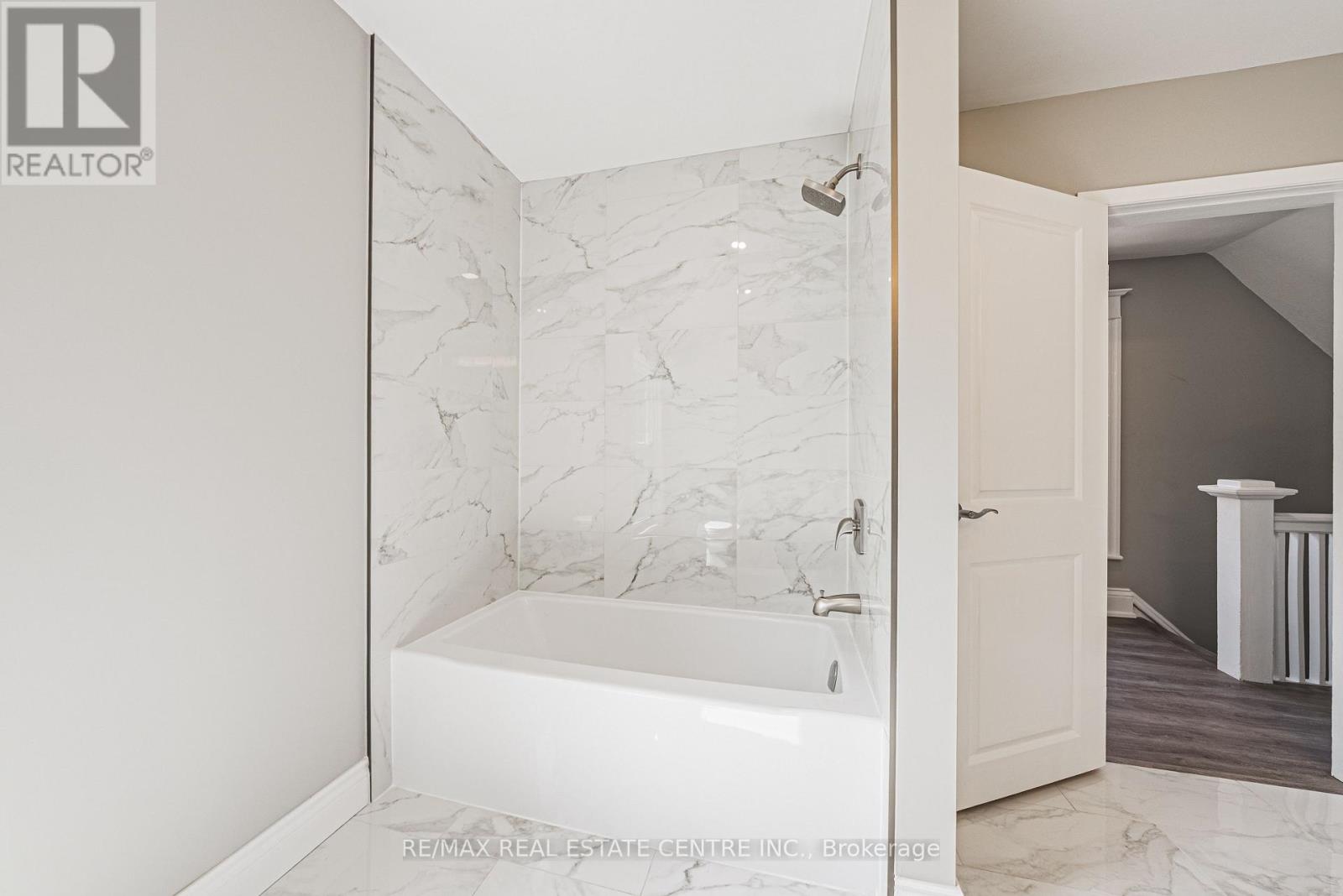 354 Cumberland Avenue, Hamilton, Ontario  L8M 2A2 - Photo 19 - X12536126