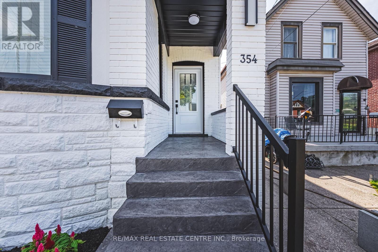 354 Cumberland Avenue, Hamilton, Ontario  L8M 2A2 - Photo 2 - X12536126