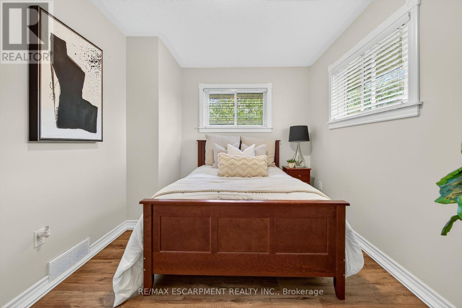 49 Erie Avenue N, Haldimand, Ontario  N0A 1G0 - Photo 25 - X12536256