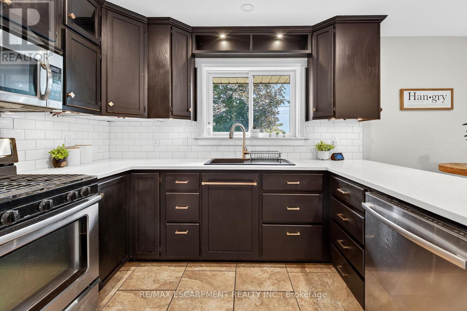 49 Erie Avenue N, Haldimand, Ontario  N0A 1G0 - Photo 7 - X12536256