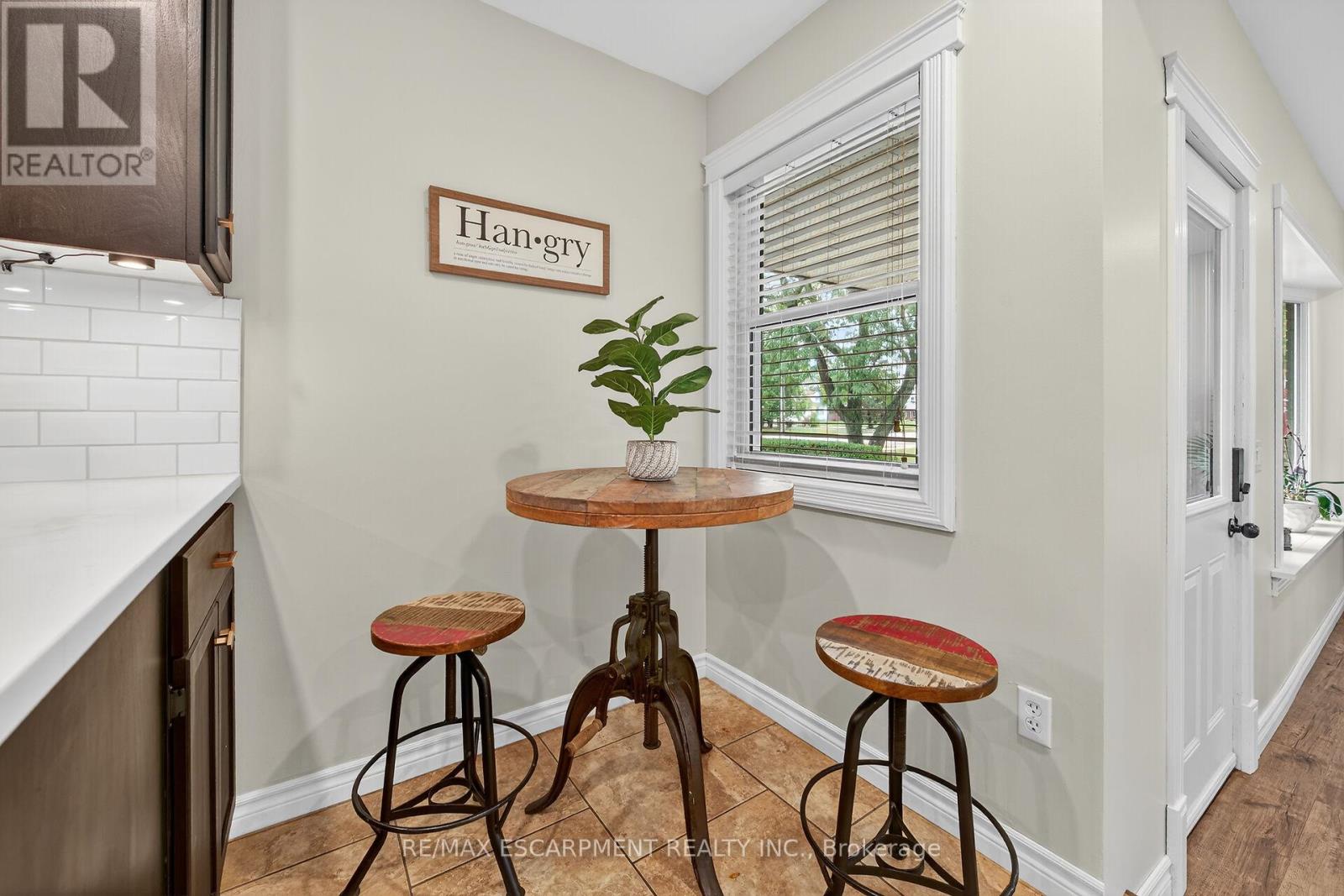 49 Erie Avenue N, Haldimand, Ontario  N0A 1G0 - Photo 9 - X12536256