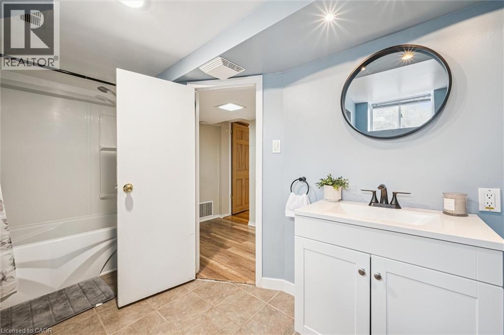 36 Englewood Place, Kitchener, Ontario  N2H 4S6 - Photo 28 - 40785512