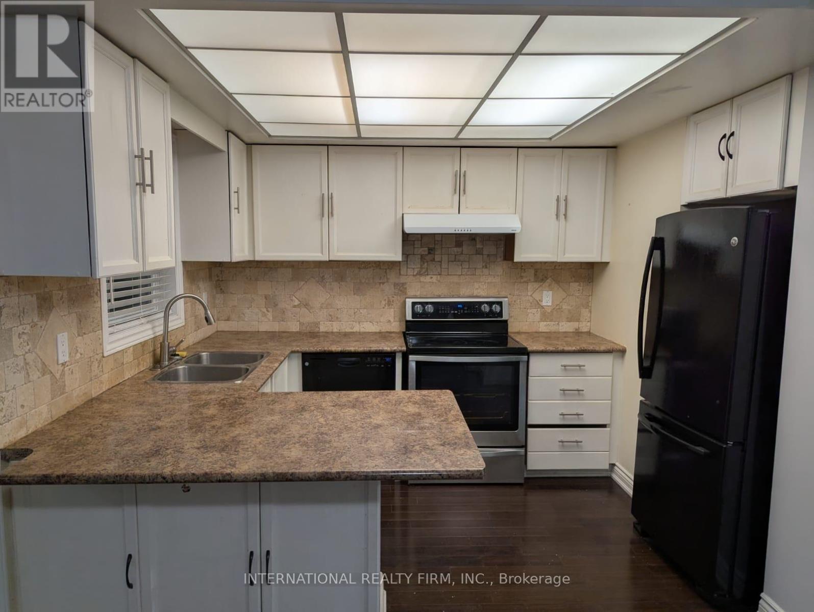 28 HETTERSLEY DRIVE N, Ajax, Ontario