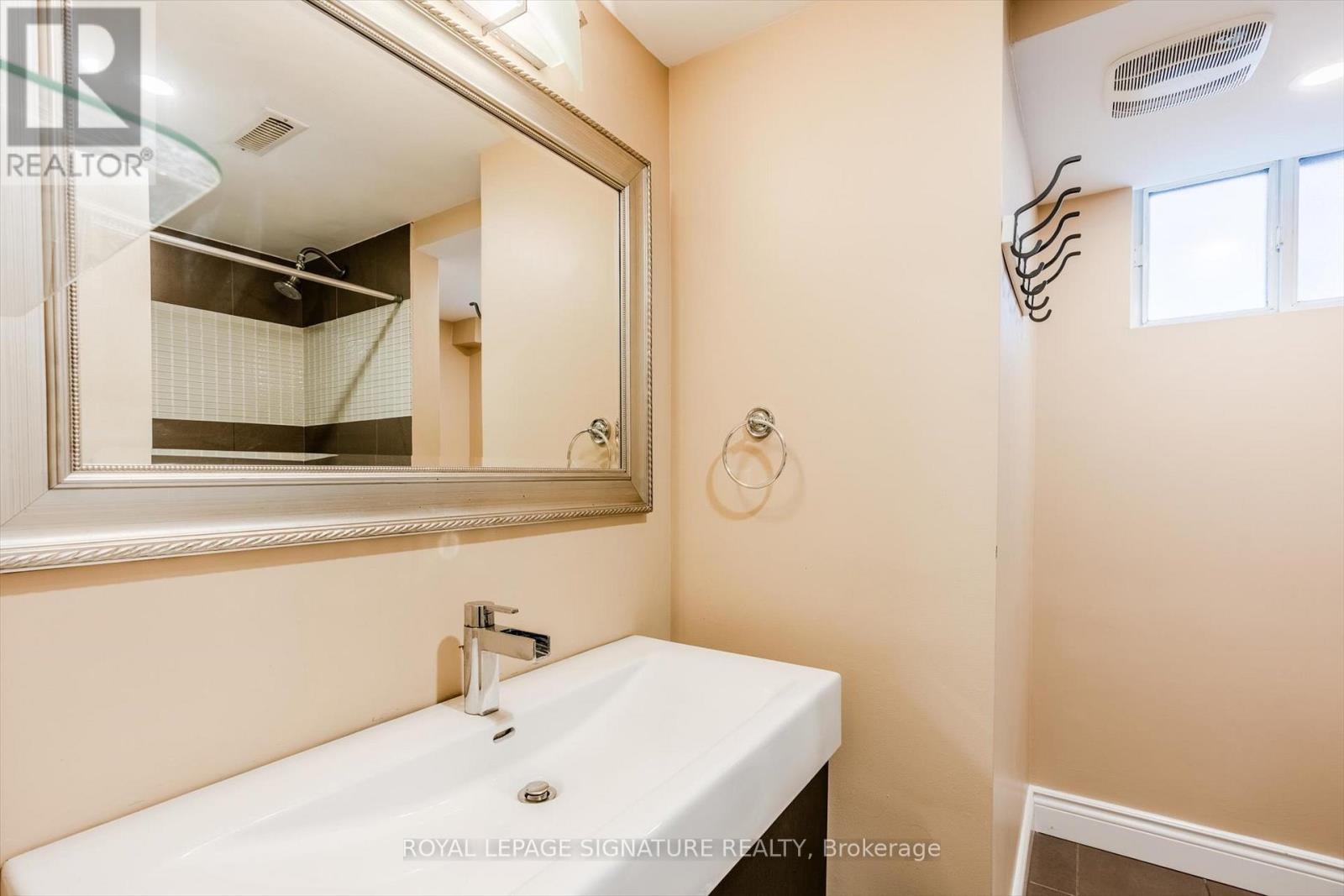 Bsmt - 10 Dalecliff Crescent, Toronto, Ontario  M1R 3L5 - Photo 11 - E12536020