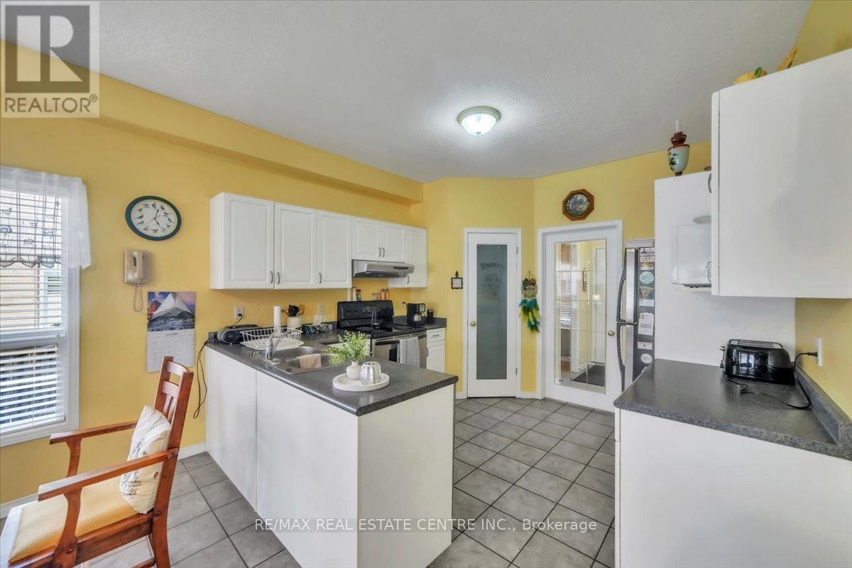 35 Cameron Court, Orangeville, Ontario  L9W 5G8 - Photo 3 - W12307766