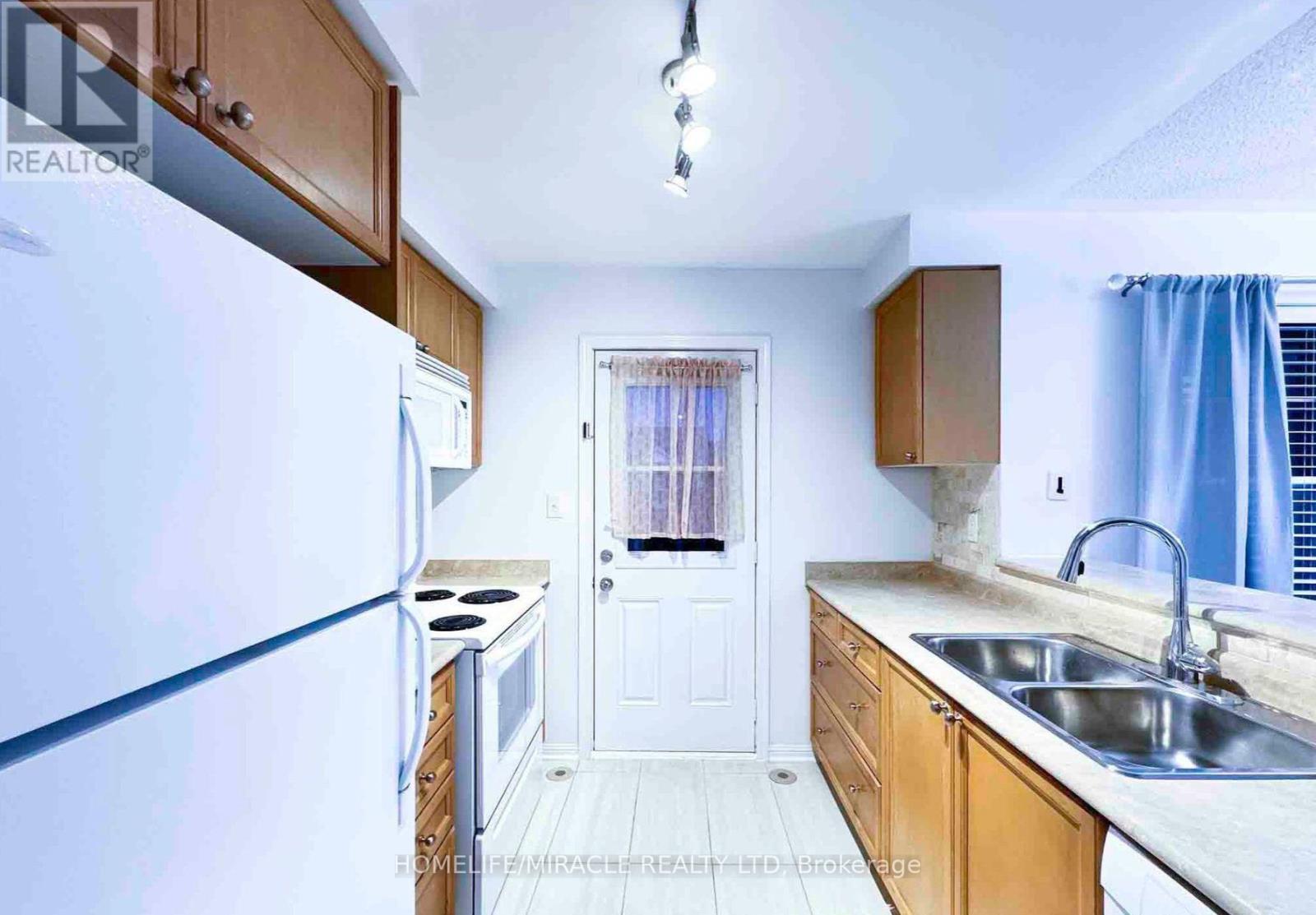 3159 Stornoway Circle S, Oakville, Ontario  L6M 5H8 - Photo 7 - W12535636