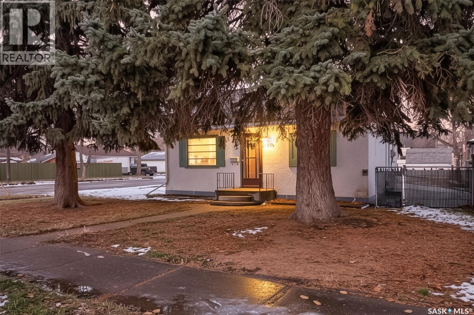 362 Grandview Street W, Moose Jaw, Saskatchewan  S6H 5K8 - Photo 2 - SK023856