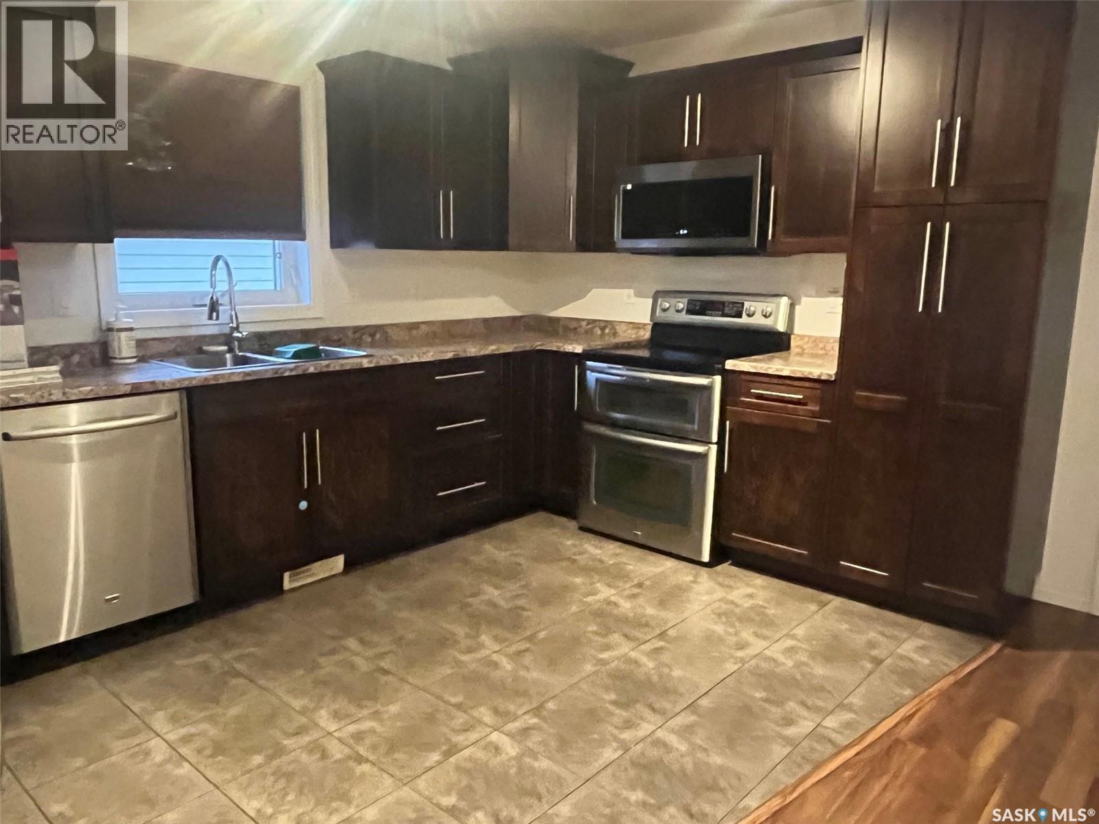 439 Henick Crescent, Saskatoon, Saskatchewan  S7R 0J4 - Photo 10 - SK023851