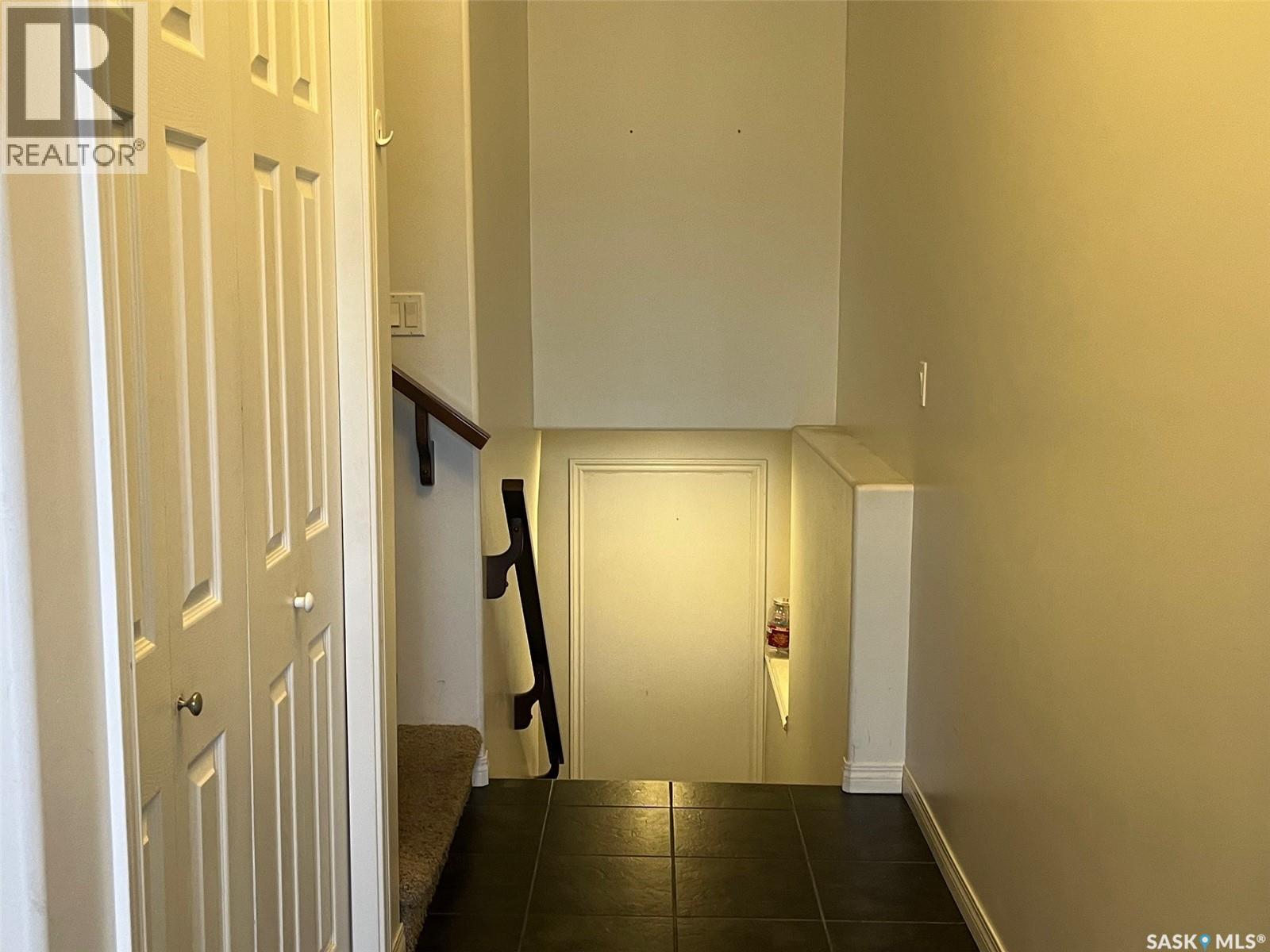 439 Henick Crescent, Saskatoon, Saskatchewan  S7R 0J4 - Photo 4 - SK023851