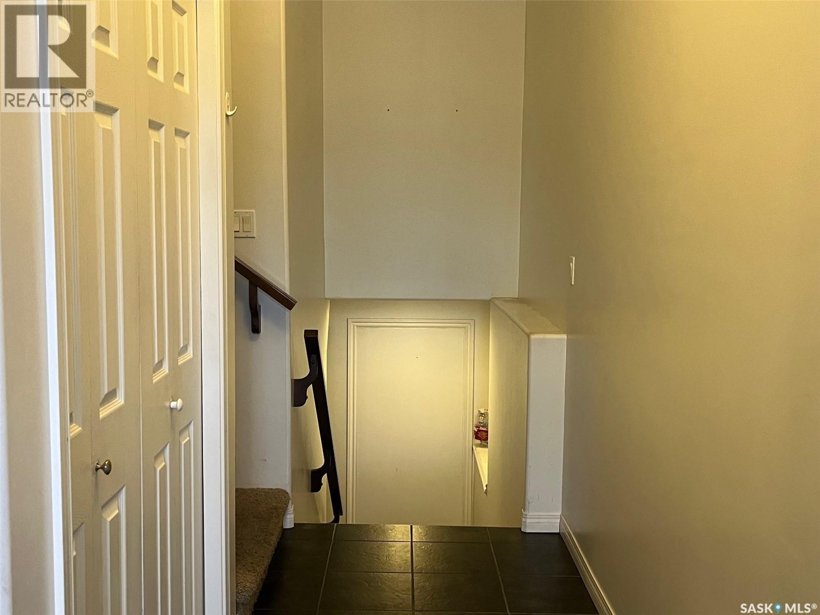 439 Henick Crescent, Saskatoon, Saskatchewan  S7R 0J4 - Photo 5 - SK023851