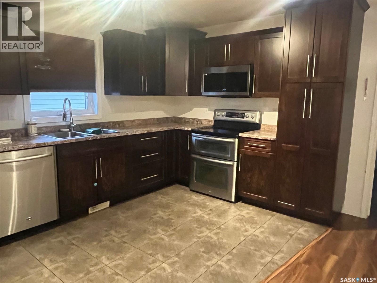 439 Henick Crescent, Saskatoon, Saskatchewan  S7R 0J4 - Photo 9 - SK023851