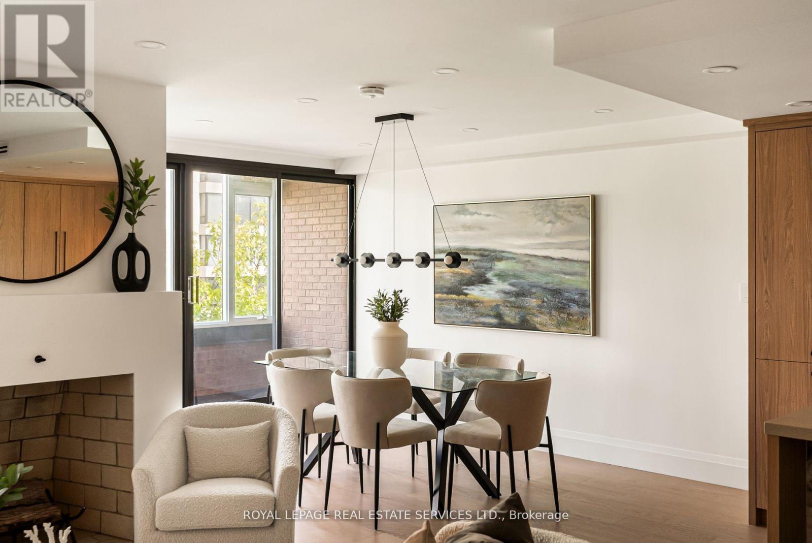 402 - 349 ST CLAIR AVENUE W, Toronto, Ontario