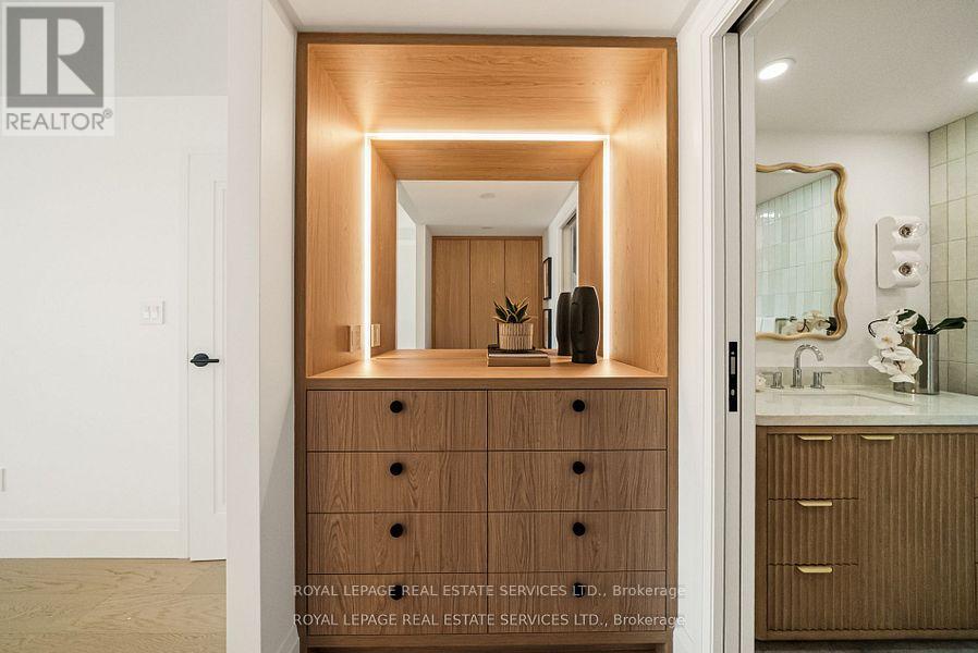 402 - 349 St Clair Avenue W, Toronto, Ontario  M5P 1M3 - Photo 21 - C12536392