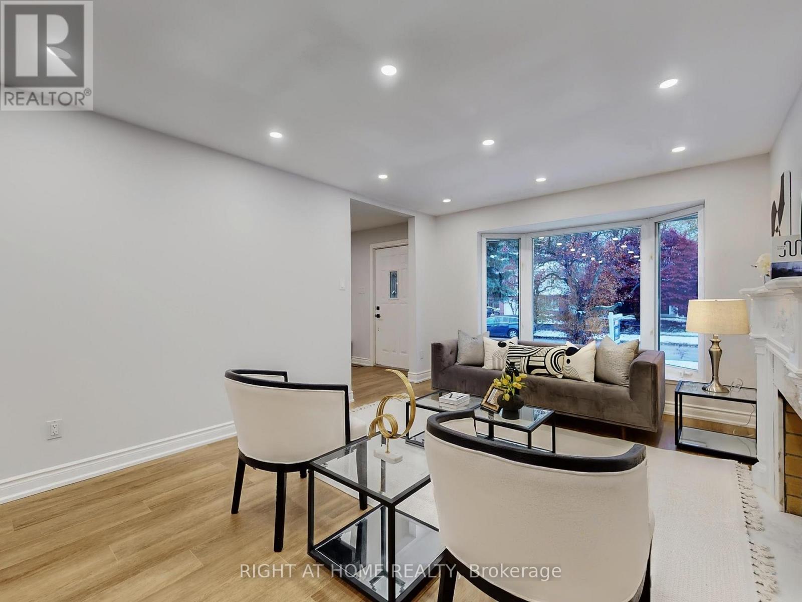 19 Shaughnessy Boulevard, Toronto, Ontario  M2J 1H4 - Photo 3 - C12536506