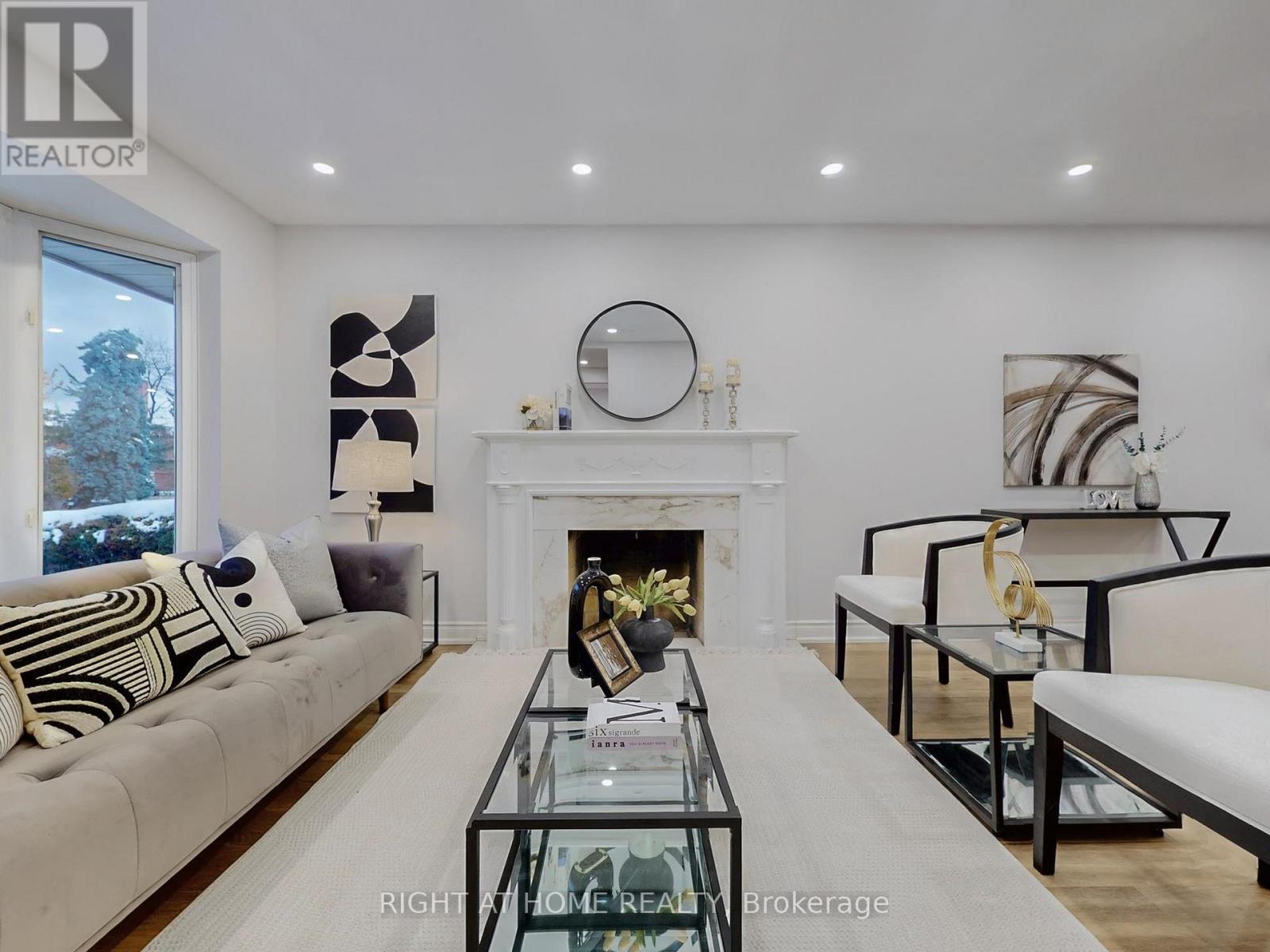 19 Shaughnessy Boulevard, Toronto, Ontario  M2J 1H4 - Photo 5 - C12536506