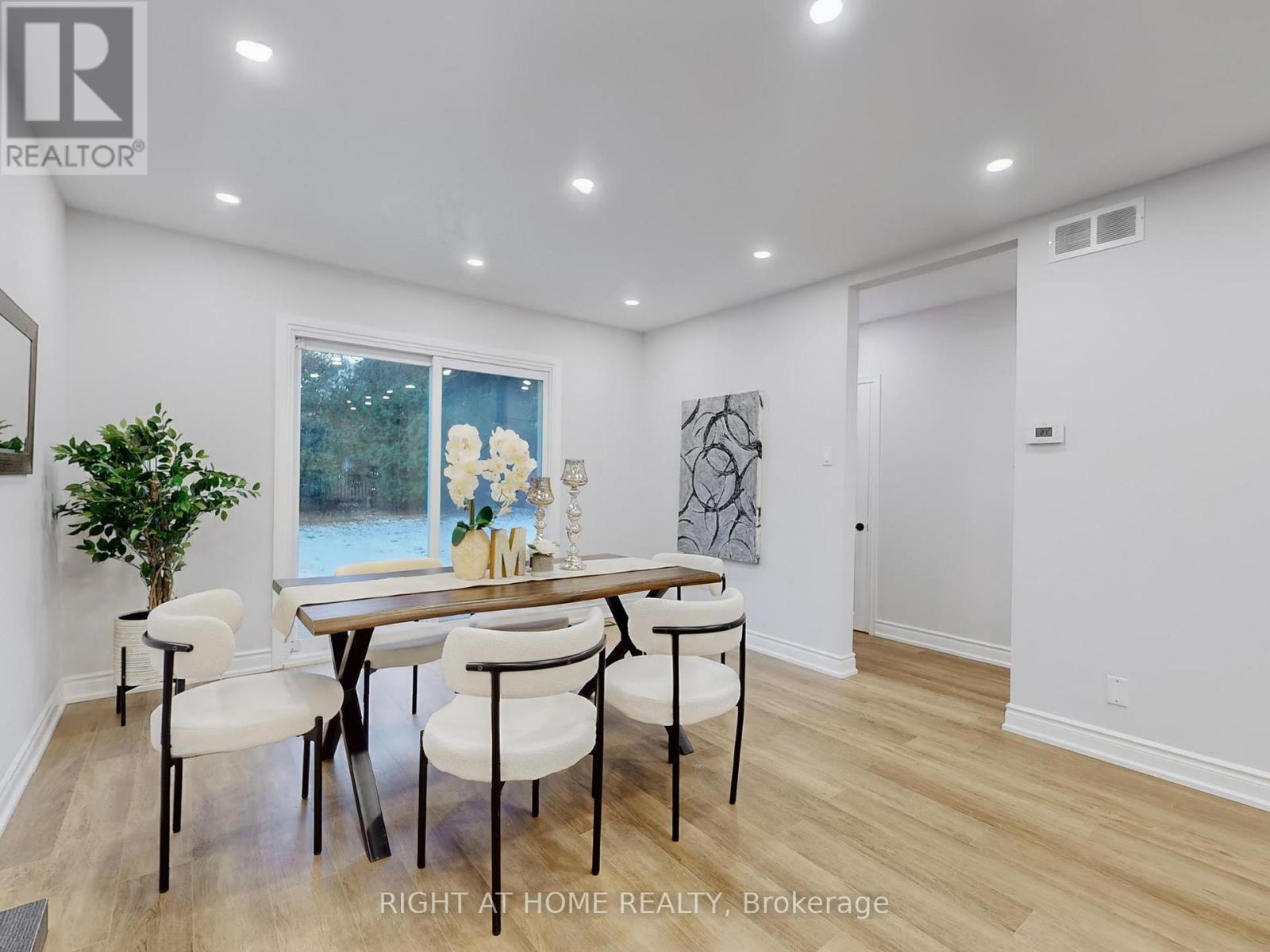 19 Shaughnessy Boulevard, Toronto, Ontario  M2J 1H4 - Photo 7 - C12536506