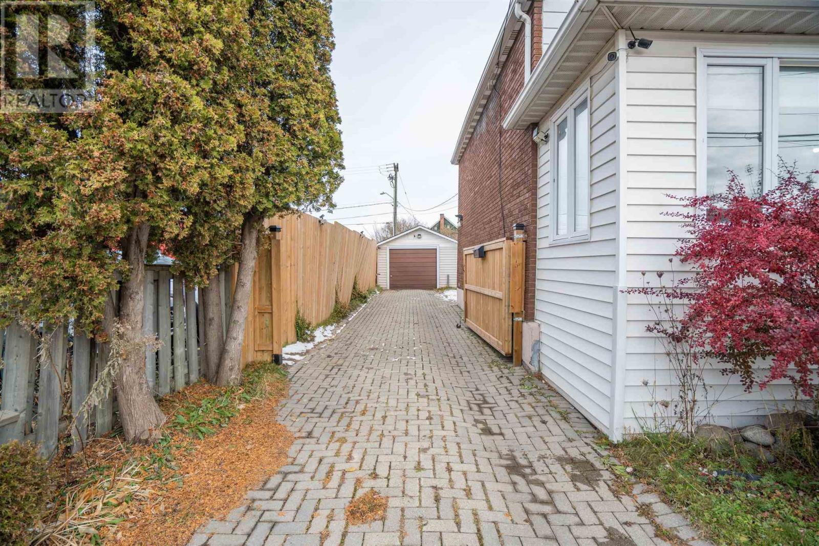 136 St. Georges Ave W, Sault Ste. Marie, Ontario P6C 1B5 - Photo 3 - SM253247