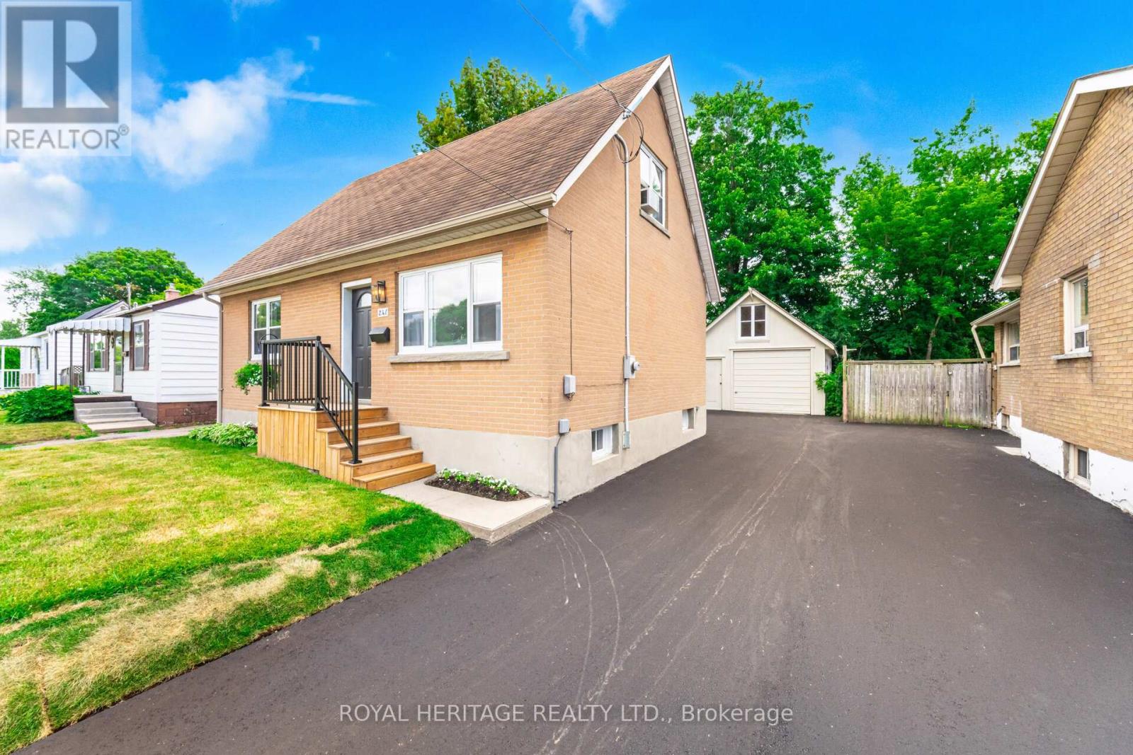 241 MARQUETTE AVENUE, Oshawa, Ontario