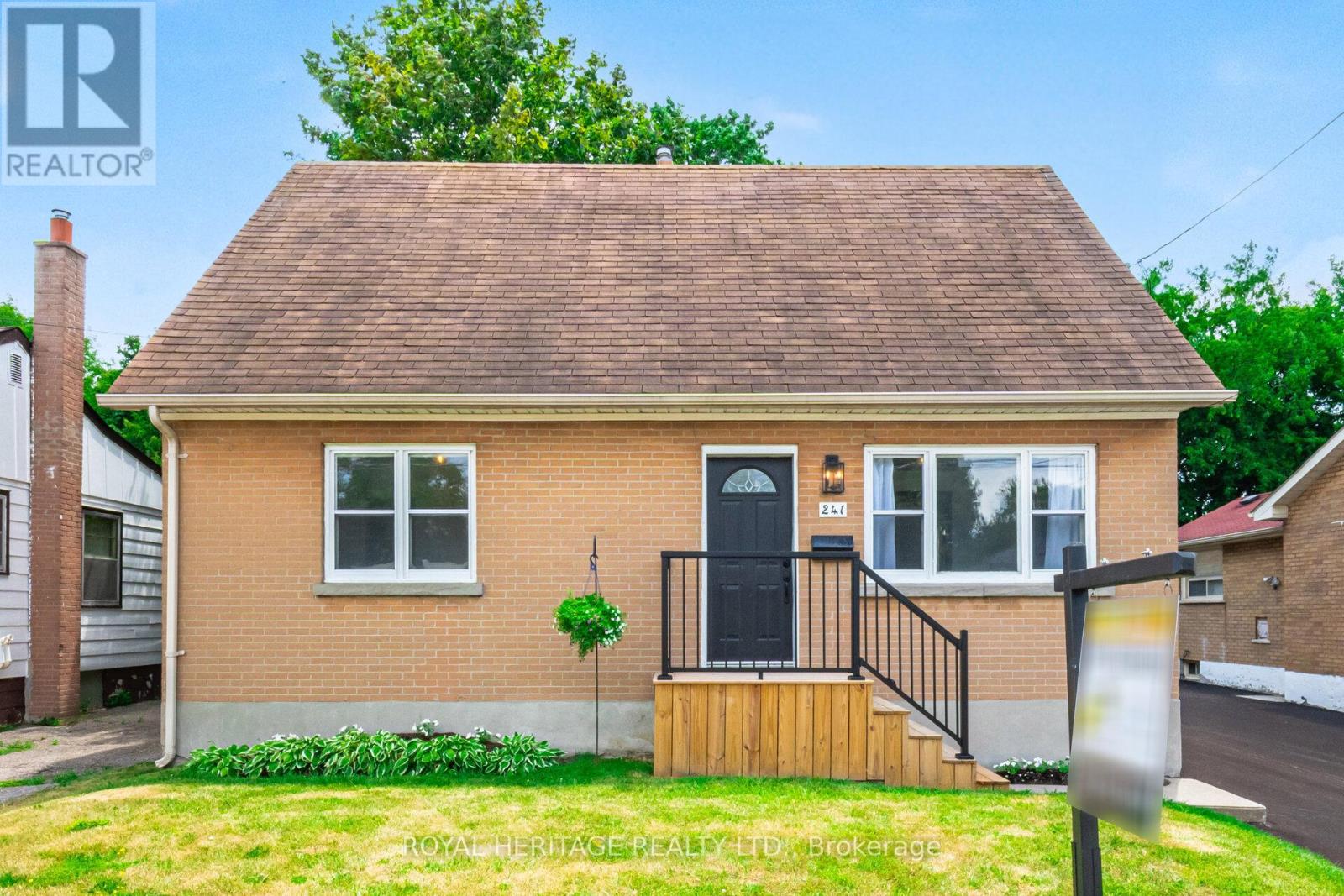 241 Marquette Avenue, Oshawa, Ontario  L1J 1W3 - Photo 2 - E12536620