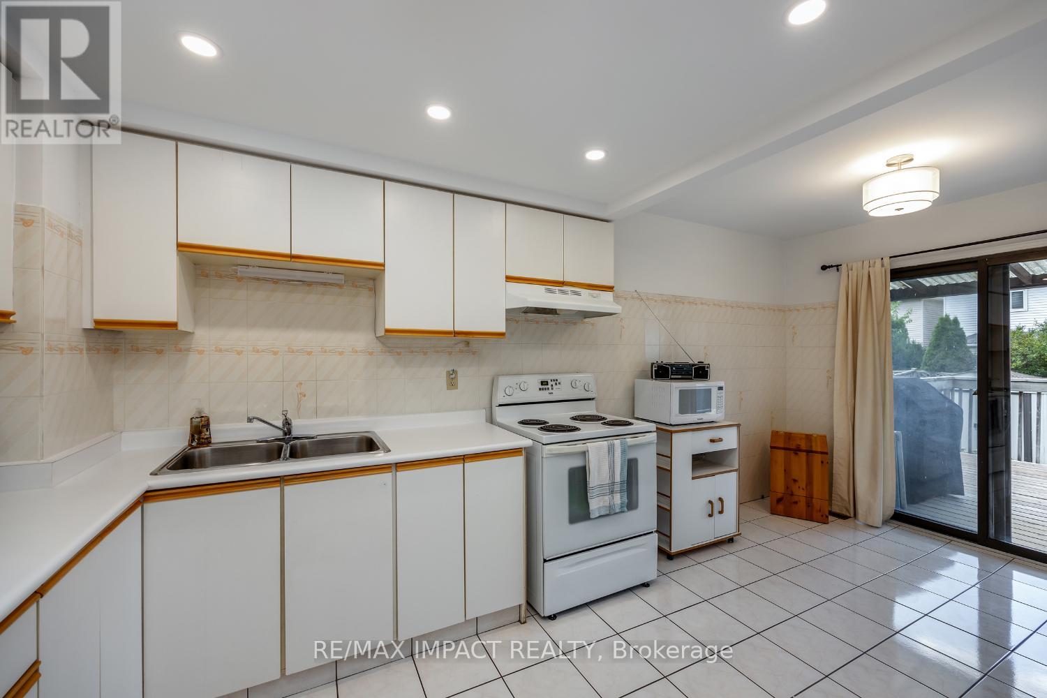 820 Bennett Crescent, Oshawa, Ontario  L1K 1V4 - Photo 6 - E12536850