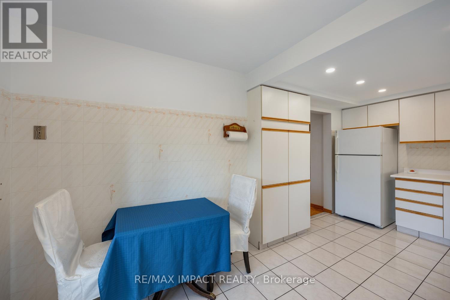 820 Bennett Crescent, Oshawa, Ontario  L1K 1V4 - Photo 8 - E12536850