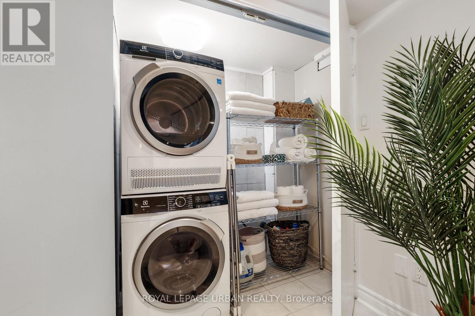 447 Milverton Boulevard, Toronto, Ontario  M4C 1X4 - Photo 34 - E12536530