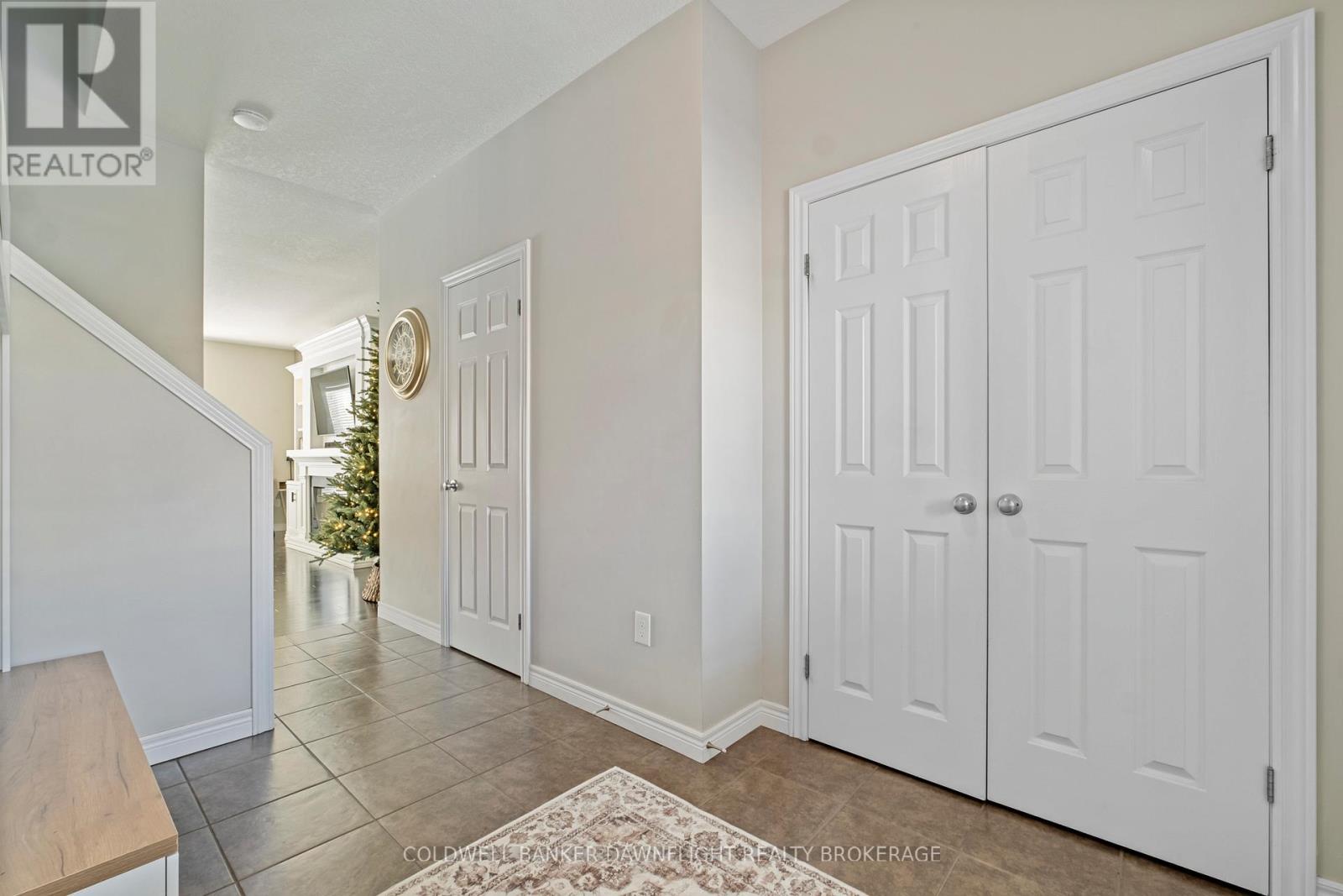 447 Blackacres Boulevard, London North, Ontario  N6G 0J2 - Photo 2 - X12536664