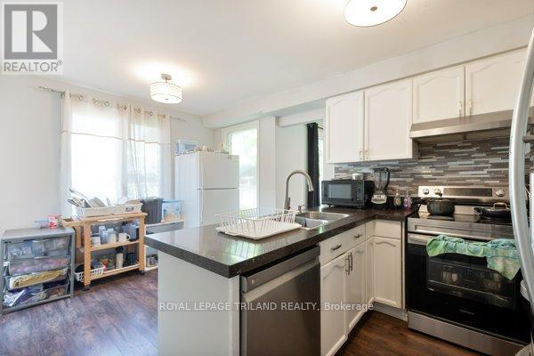 26 Redwood Lane, London East, Ontario  N5V 4C4 - Photo 12 - X12536684