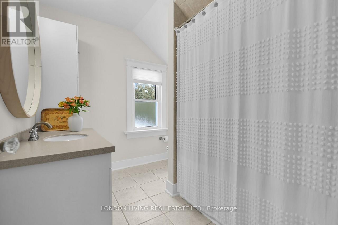 202 Emery Street E, London South, Ontario  N6C 2E2 - Photo 29 - X12536794