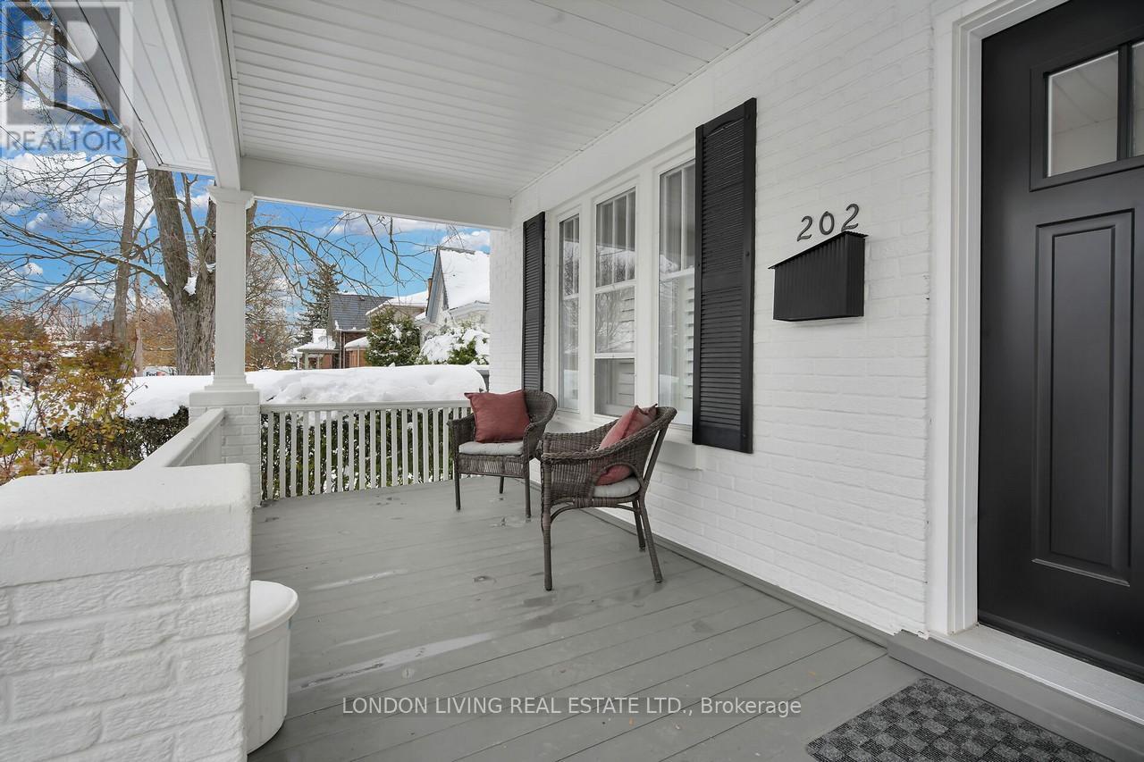 202 Emery Street E, London South, Ontario  N6C 2E2 - Photo 3 - X12536794
