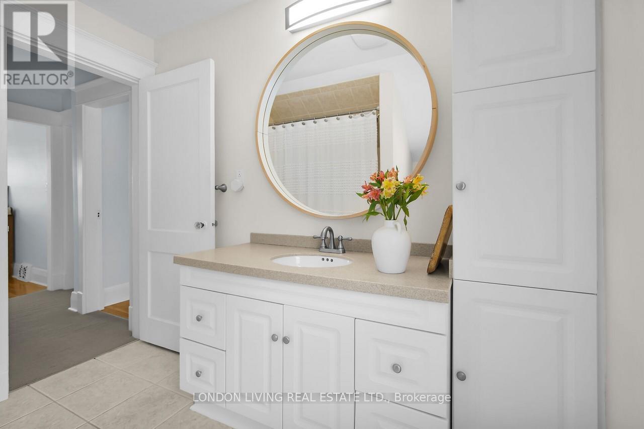 202 Emery Street E, London South, Ontario  N6C 2E2 - Photo 30 - X12536794