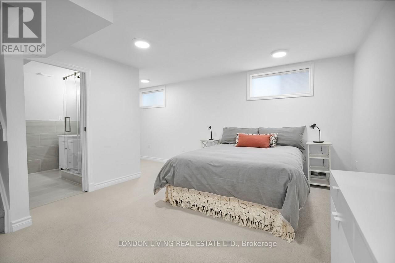 202 Emery Street E, London South, Ontario  N6C 2E2 - Photo 34 - X12536794