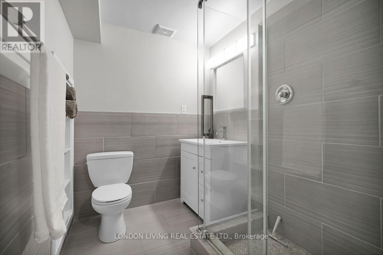 202 Emery Street E, London South, Ontario  N6C 2E2 - Photo 35 - X12536794