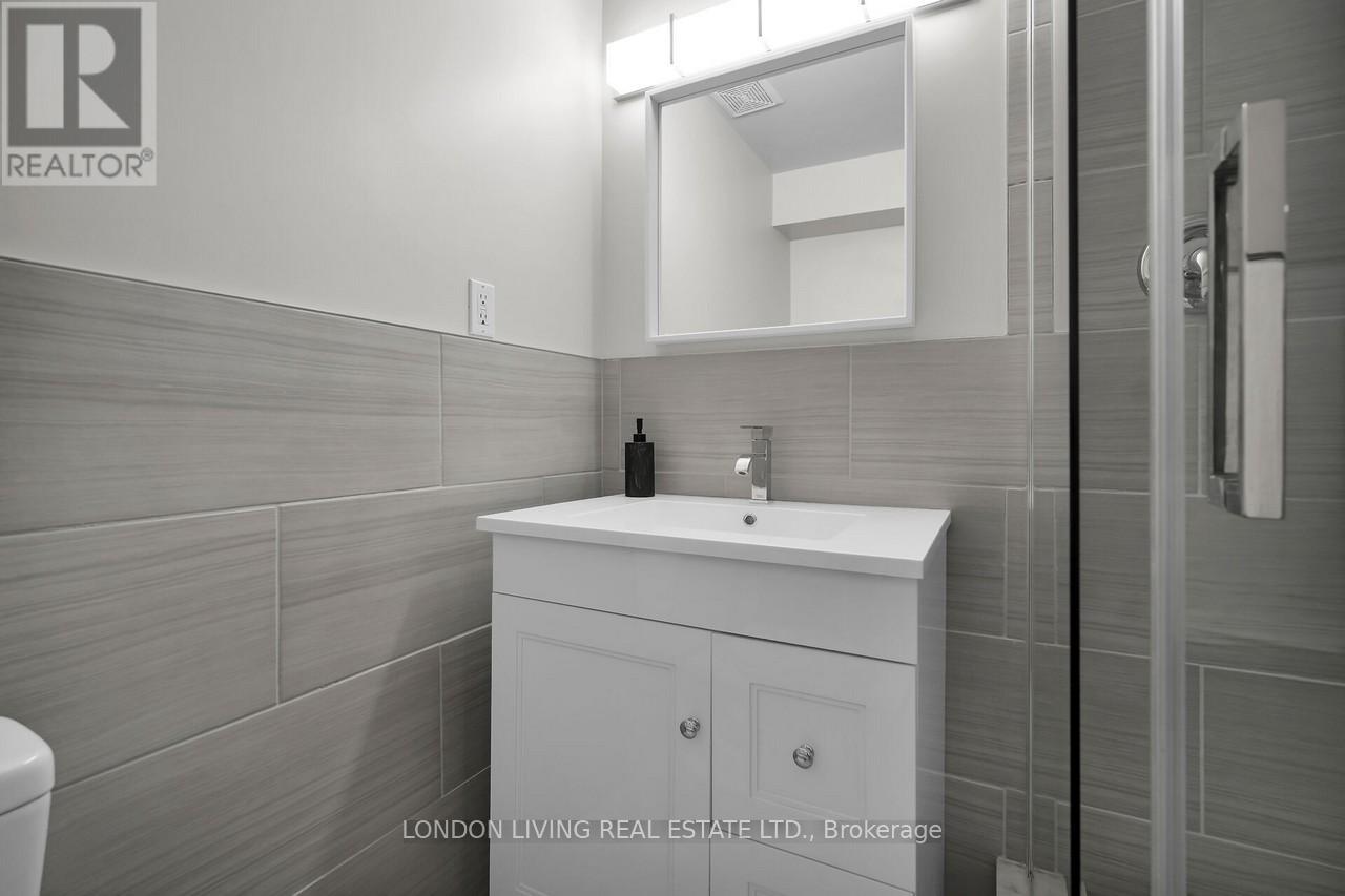 202 Emery Street E, London South, Ontario  N6C 2E2 - Photo 36 - X12536794