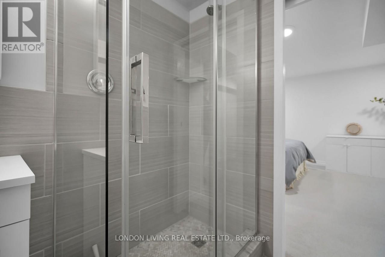 202 Emery Street E, London South, Ontario  N6C 2E2 - Photo 37 - X12536794