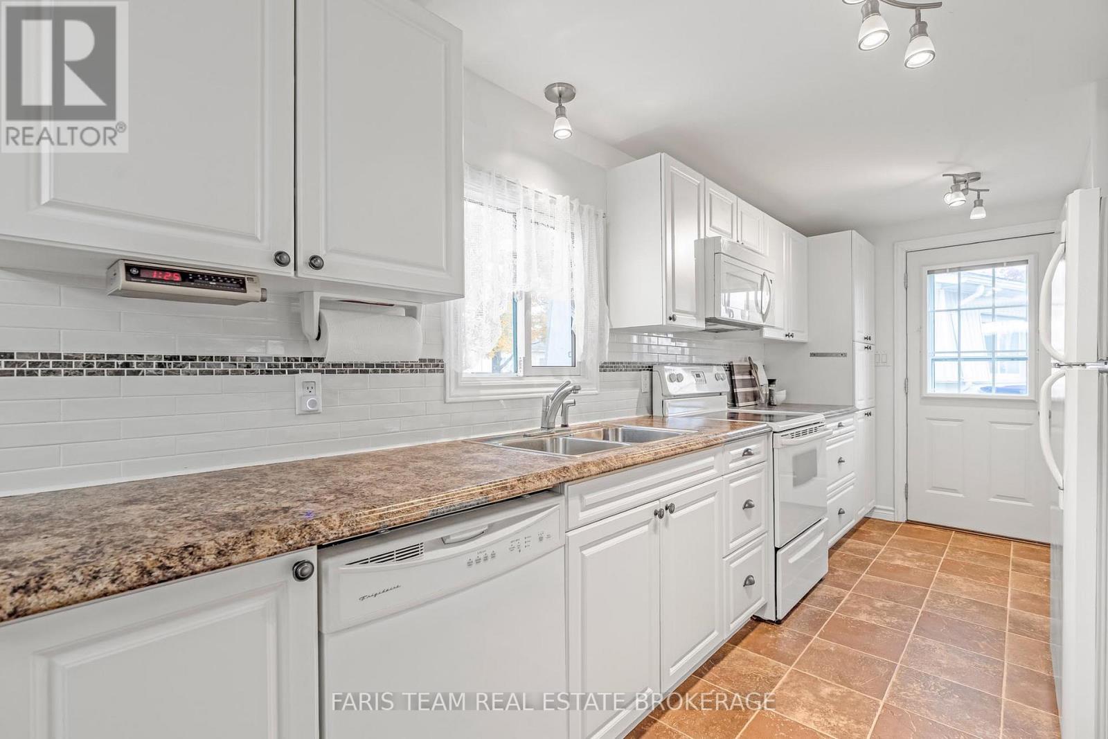 25 Recreation Drive, Innisfil, Ontario  L9S 1N5 - Photo 6 - N12536460