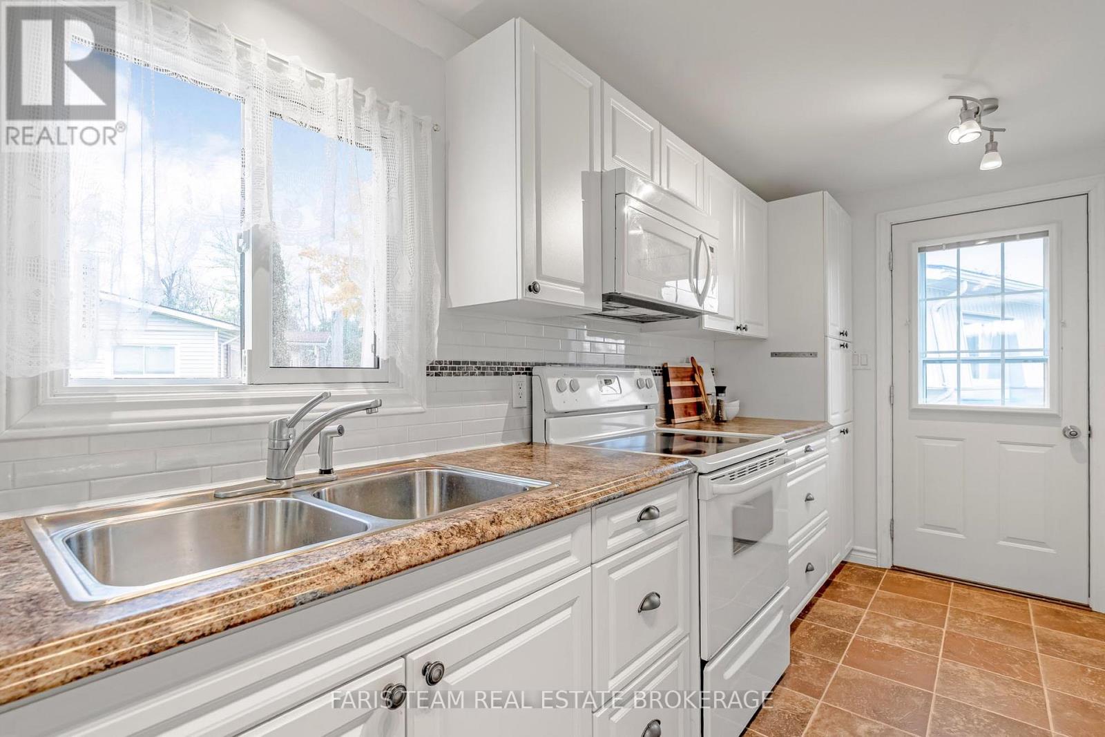 25 Recreation Drive, Innisfil, Ontario  L9S 1N5 - Photo 8 - N12536460