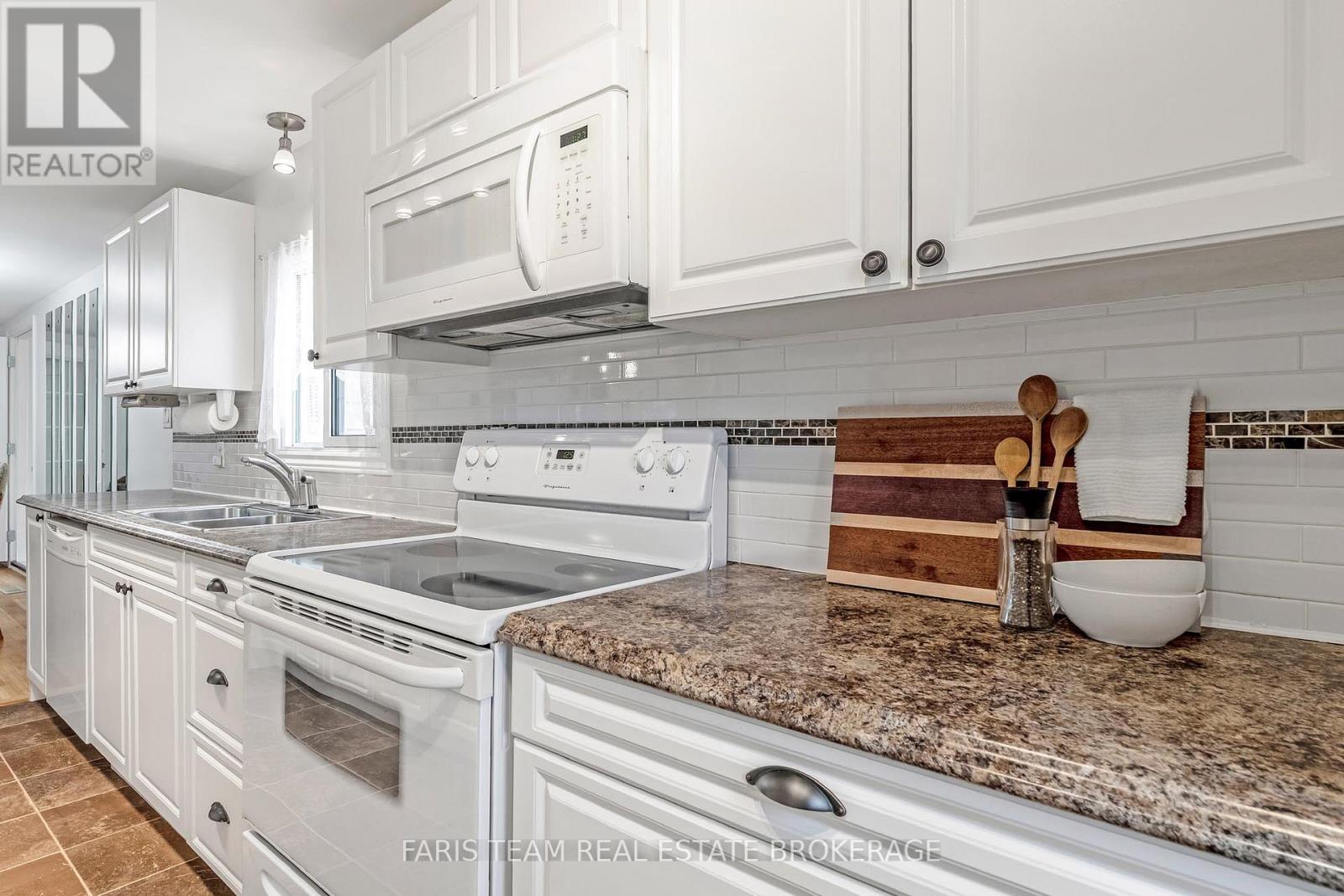 25 Recreation Drive, Innisfil, Ontario  L9S 1N5 - Photo 9 - N12536460