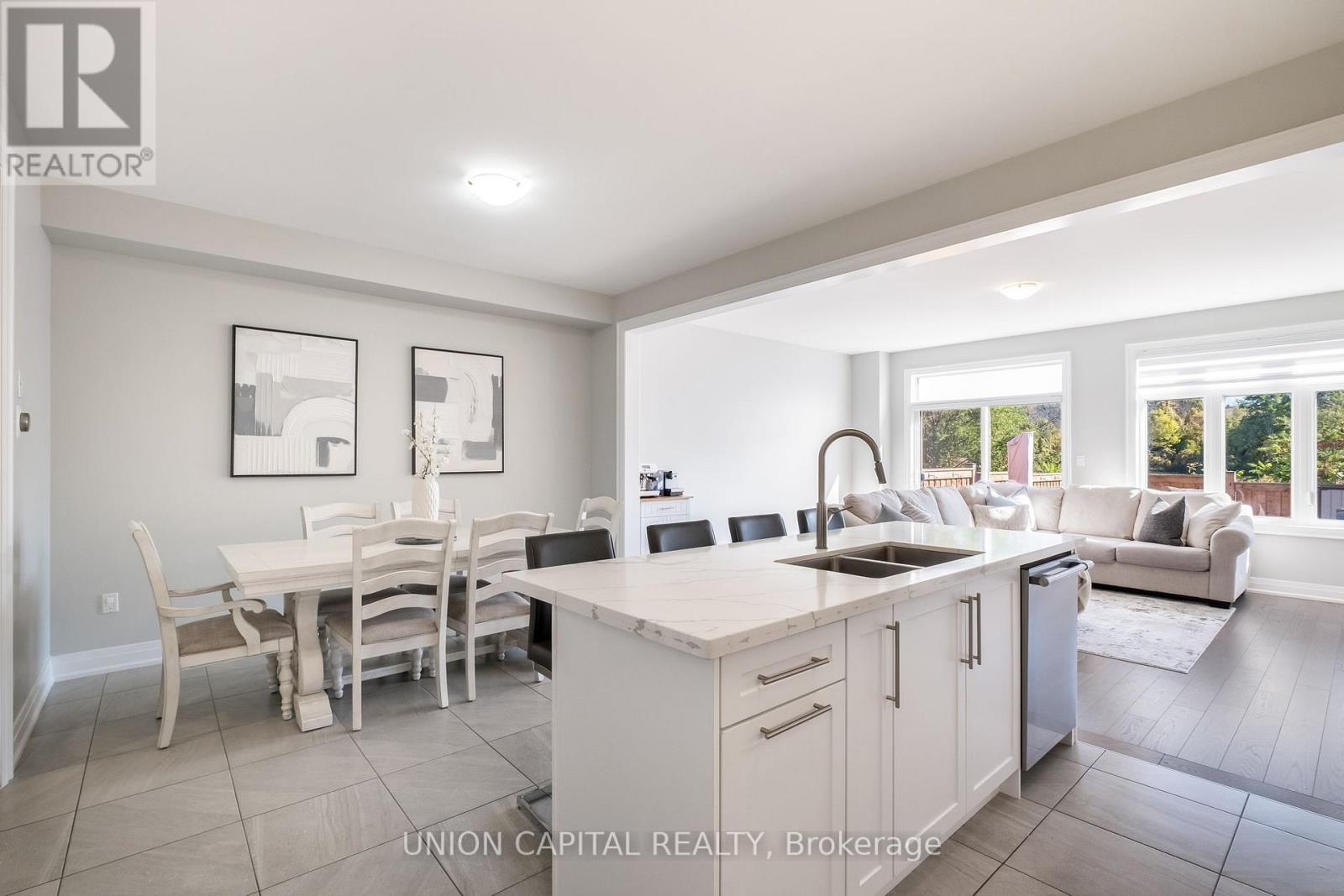 307 Silk Twist Drive, East Gwillimbury, Ontario  L9N 0V4 - Photo 5 - N12536480