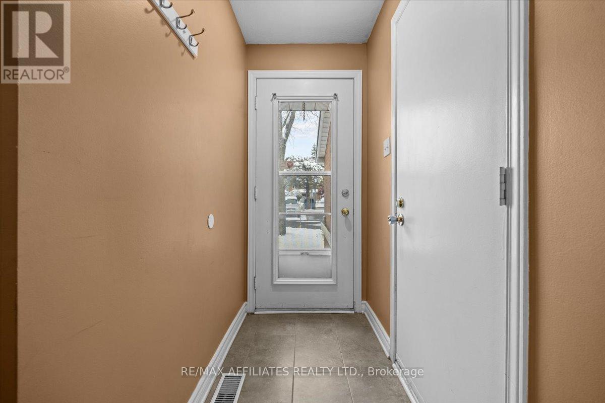 1938 Ashmont Street, Ottawa, Ontario  K1C 7B9 - Photo 2 - X12536566