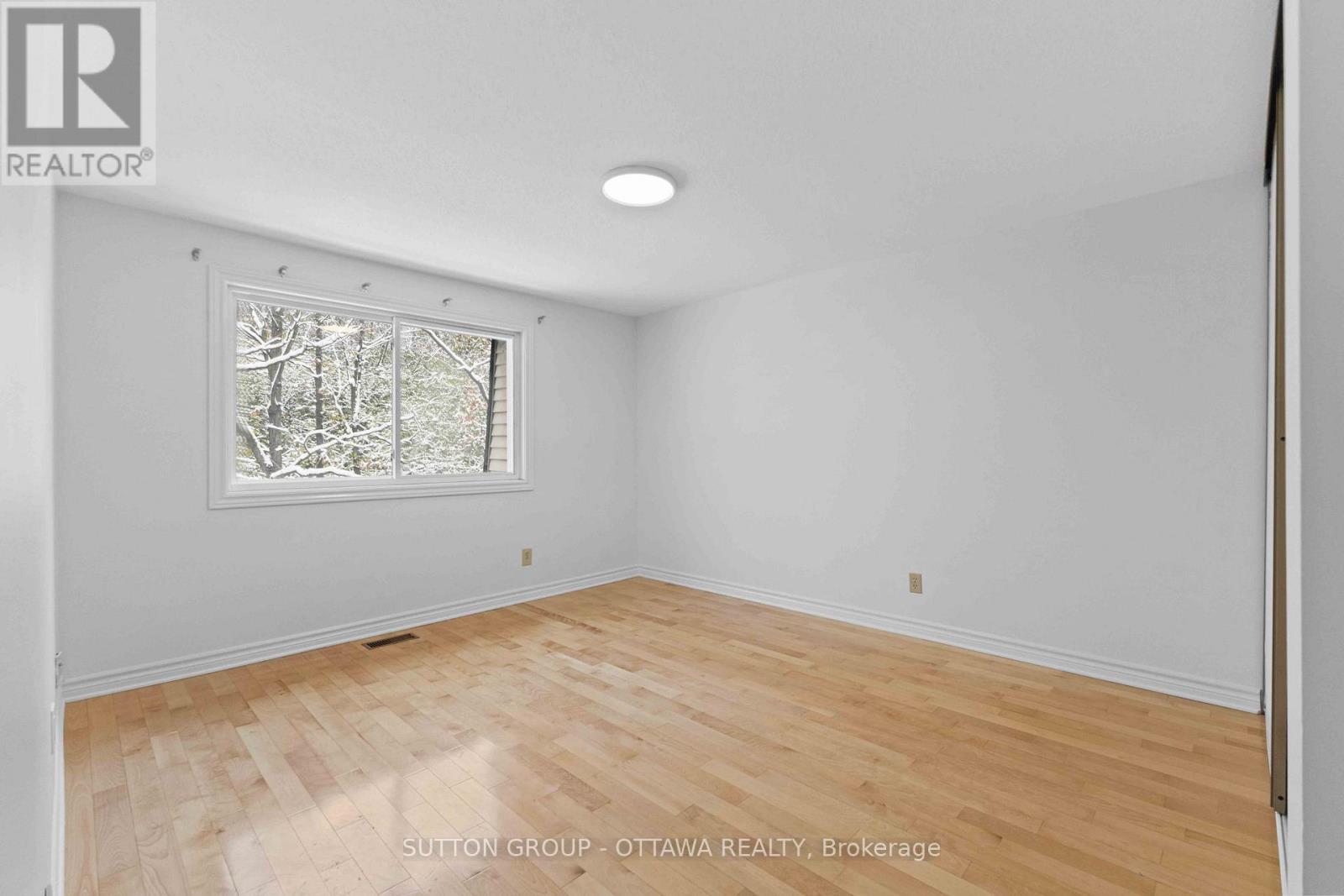 131 Renova Avenue, Ottawa, Ontario K1G 4C7 - Photo 12 - X12536568