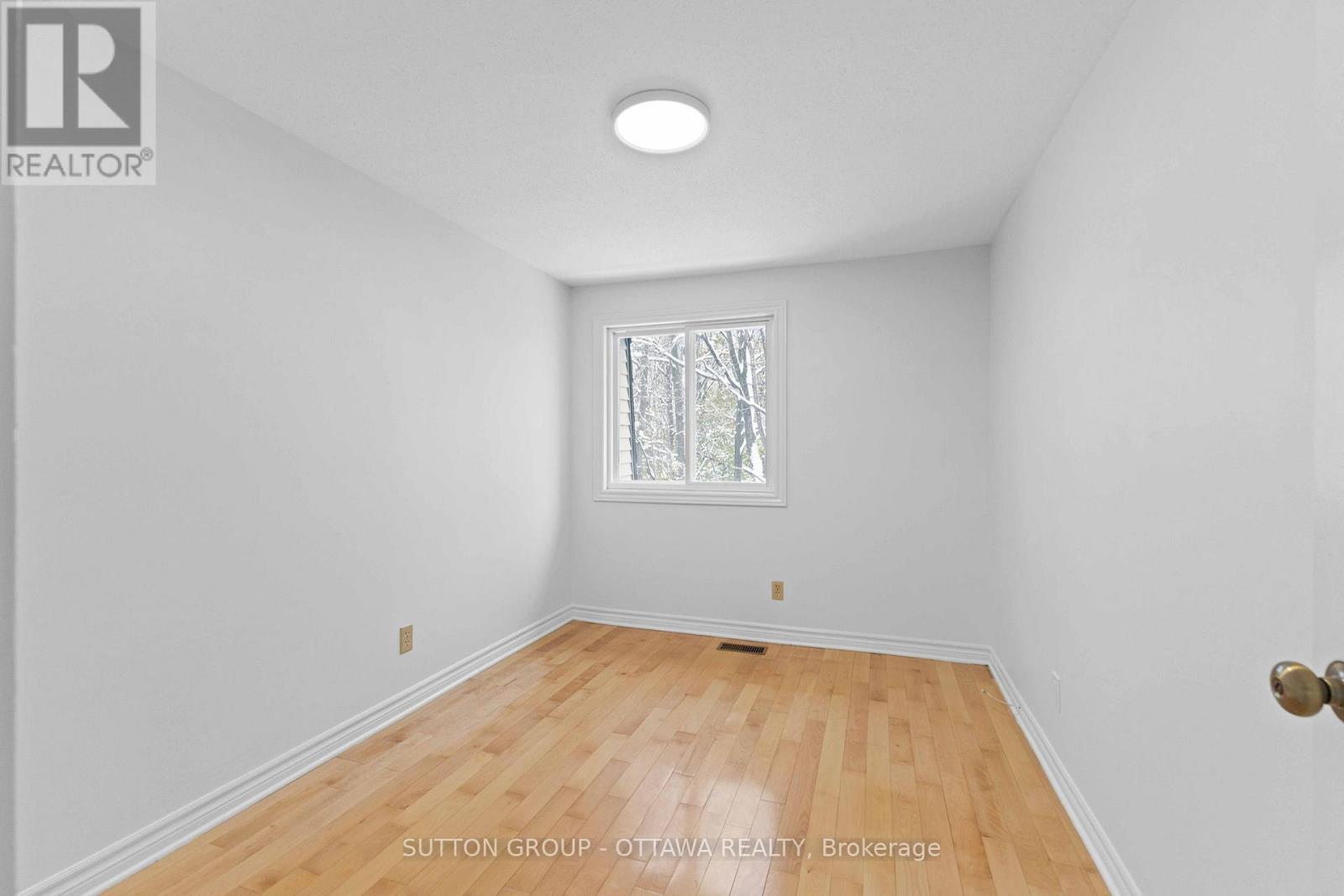 131 Renova Avenue, Ottawa, Ontario K1G 4C7 - Photo 14 - X12536568