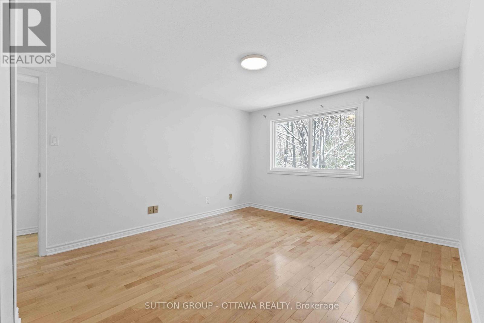 131 Renova Avenue, Ottawa, Ontario K1G 4C7 - Photo 15 - X12536568