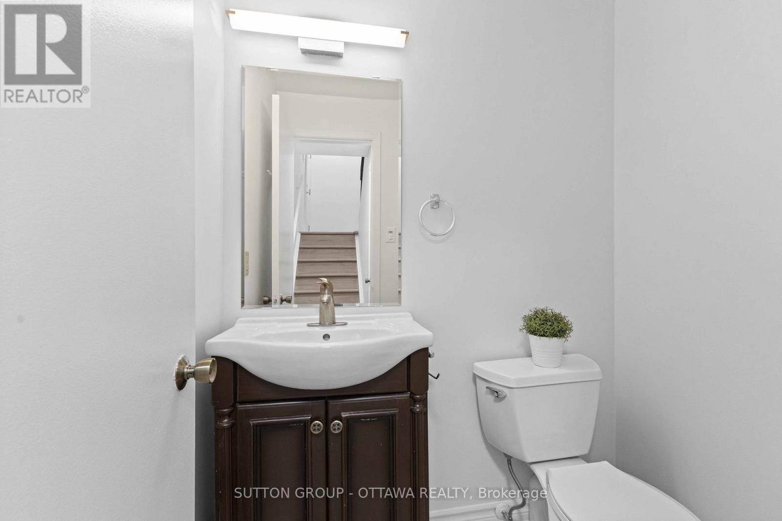 131 Renova Avenue, Ottawa, Ontario K1G 4C7 - Photo 18 - X12536568