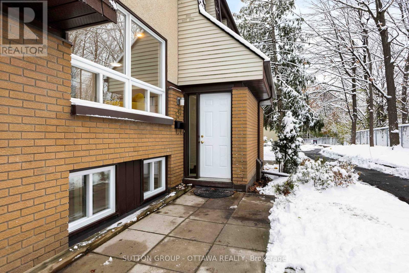 131 Renova Avenue, Ottawa, Ontario K1G 4C7 - Photo 2 - X12536568