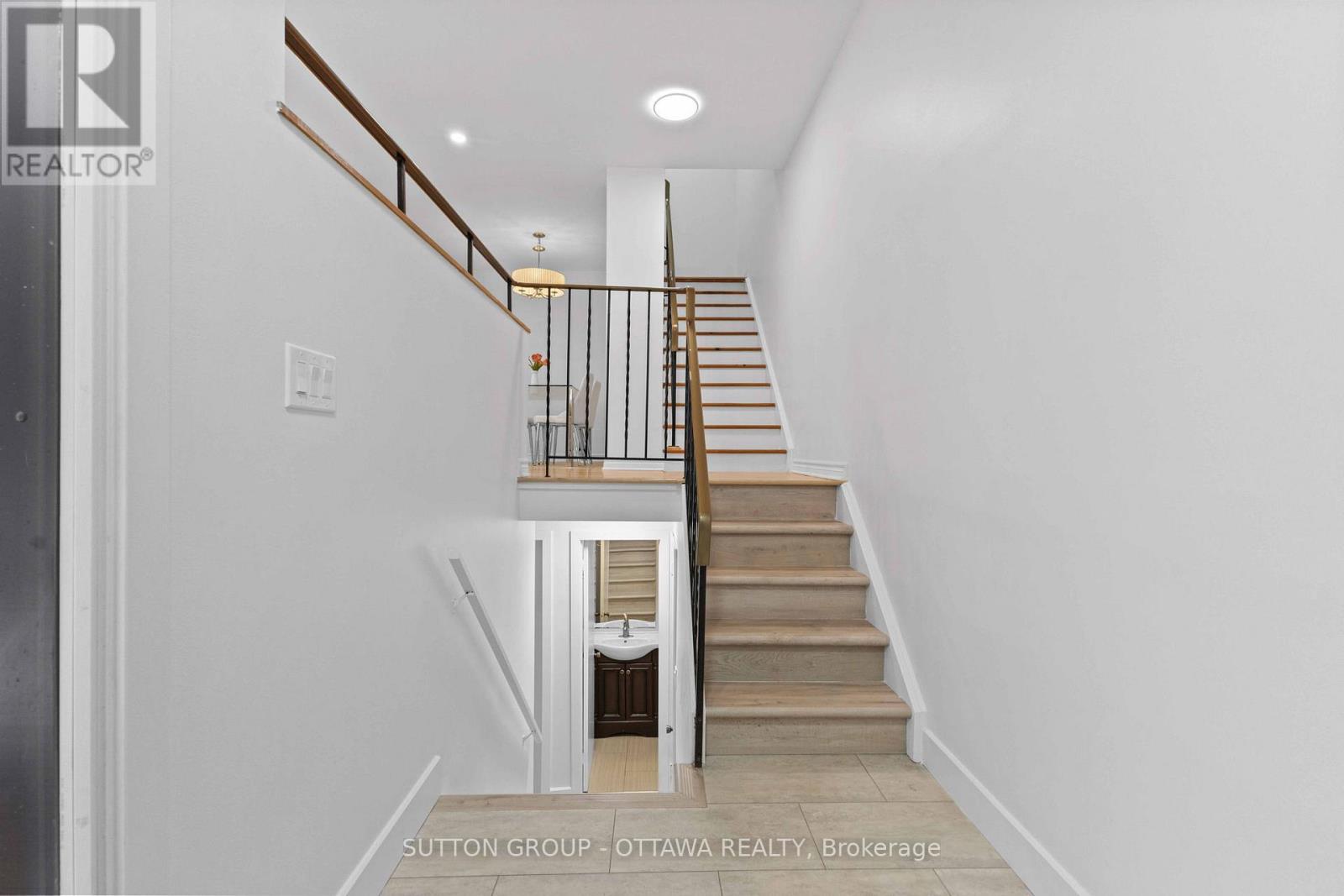 131 Renova Avenue, Ottawa, Ontario K1G 4C7 - Photo 3 - X12536568