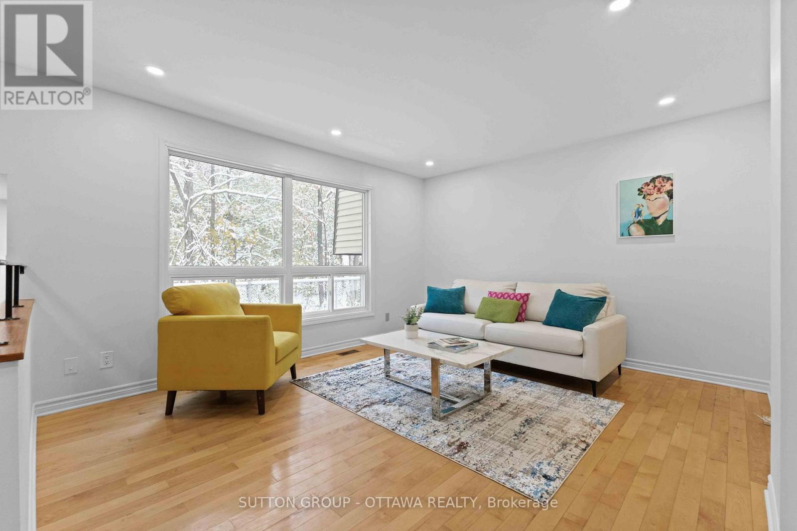 131 Renova Avenue, Ottawa, Ontario K1G 4C7 - Photo 4 - X12536568